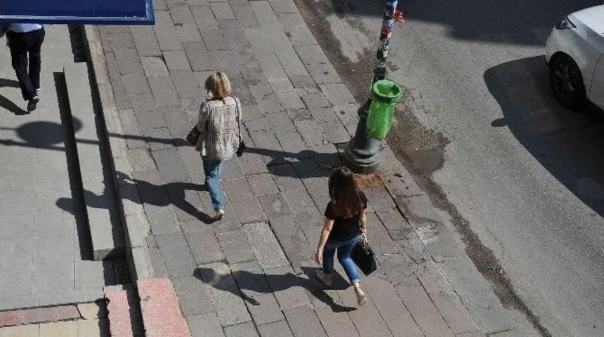 Tunalı Hilmi&rsquo;nin Kaldırımları Yenileniyor