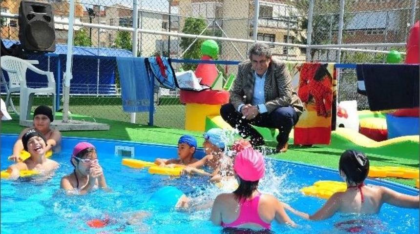 Bal&ccedil;ovalı &Ccedil;ocuklar Y&uuml;zme &Ouml;ğreniyor