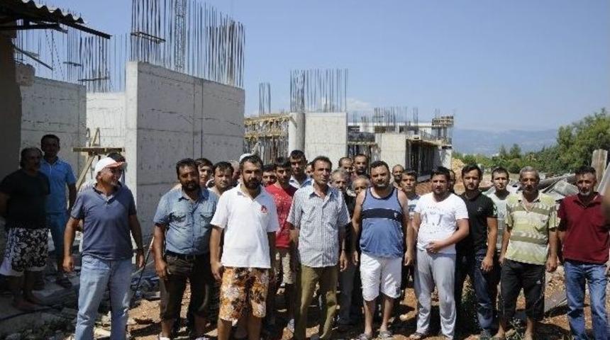 Fak&uuml;lte İnşaatında &Ccedil;alışan İş&ccedil;iler Eylem Yaptı