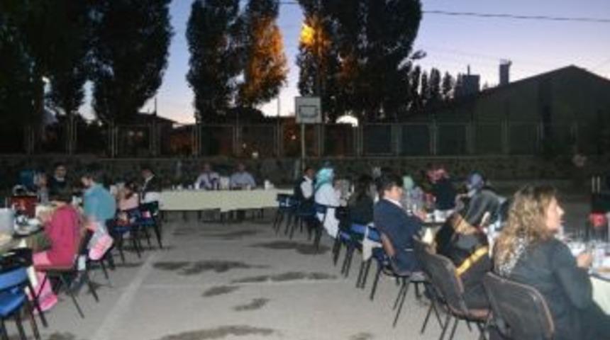 Koruyucu Aileler İftarda Buluştu