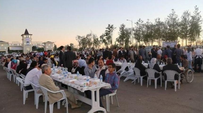 Ak Partililer &lsquo;ahde Vefa&rsquo; İftarında Buluştu