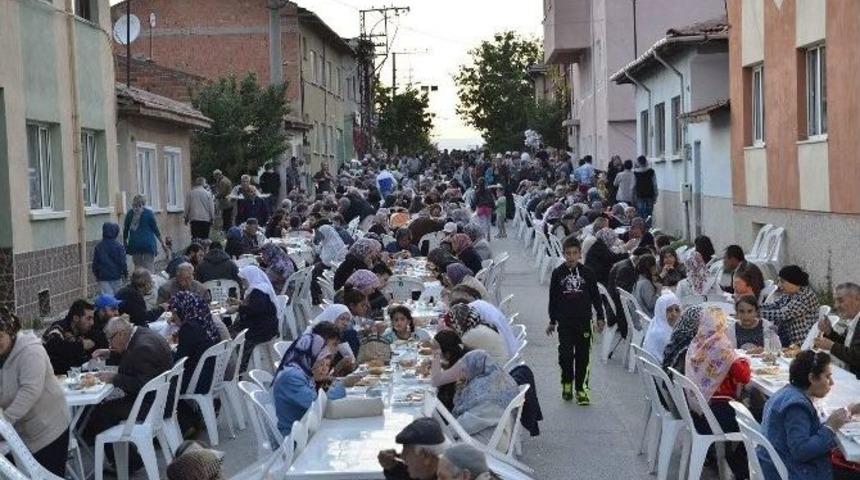 Tepebaşı&rsquo;nda İftar Bereketi Artarak S&uuml;r&uuml;yor