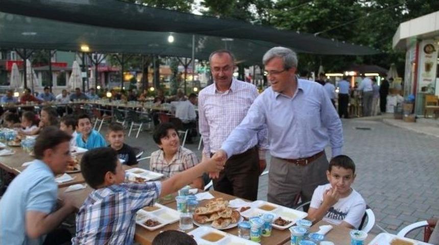 Başkan Akcan Yetim &Ccedil;ocuklarla İftar A&ccedil;tı