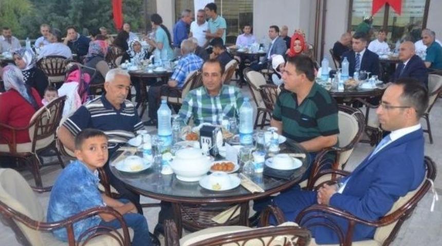 Vali Tapsız, Şehit Aileleri Ve Gazilerle İftarda Buluştu