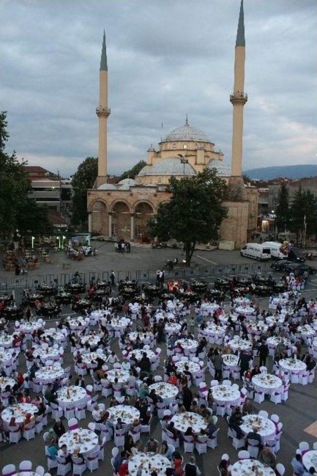 Düzce Belediyesinden Kardeşlik İftarı