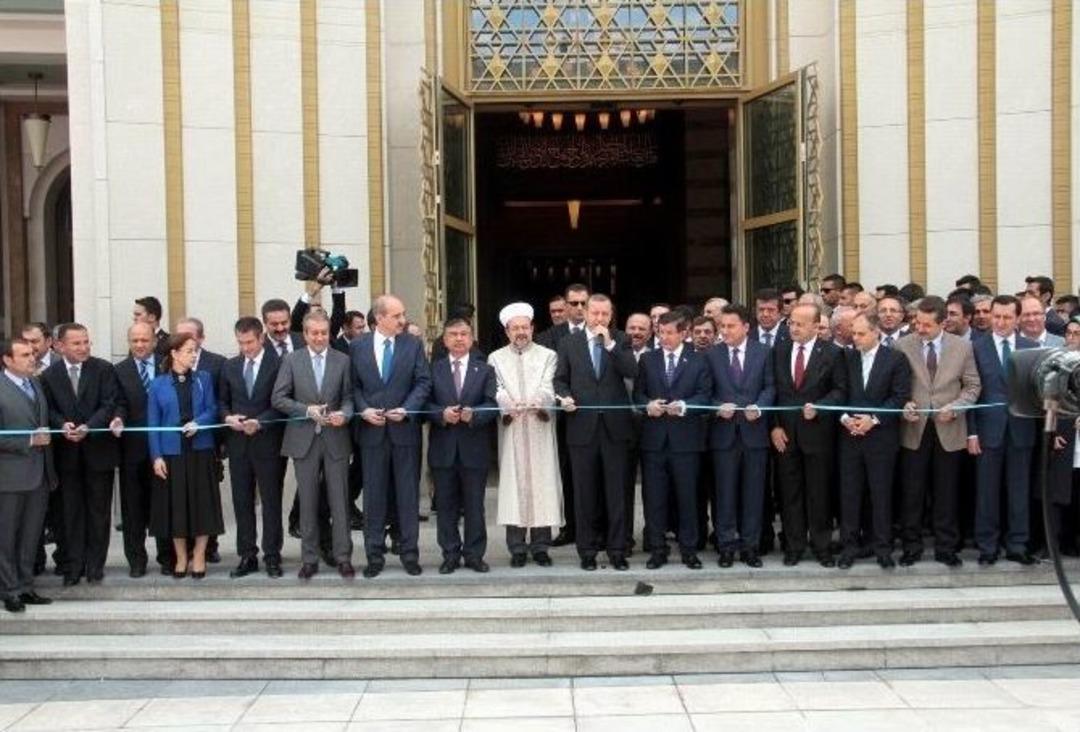 Cumhurbaşkanlığı K&uuml;lliyesi&rsquo;ndeki Beştepe Millet Camii İbadete A&ccedil;ıldı