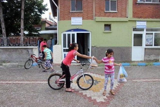 Cami Önü Geleneği Asırlardır Yaşatılıyor