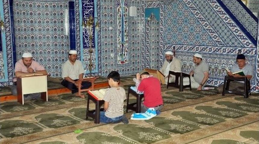 9. Cumhurbaşkanı Demirel İ&ccedil;in &Ccedil;erkezk&ouml;y&rsquo;de Mevlit Okutuldu