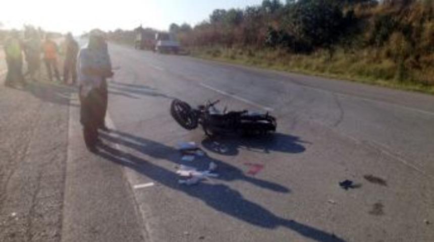 Kamyona &Ccedil;arpan Motosikletin S&uuml;r&uuml;c&uuml;s&uuml; Ağır Yaralandı