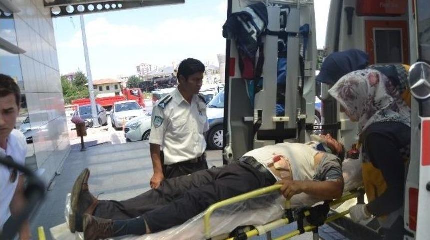 Ara&ccedil; Park Etme Tartışması Kanlı Bitti: 1 Yaralı