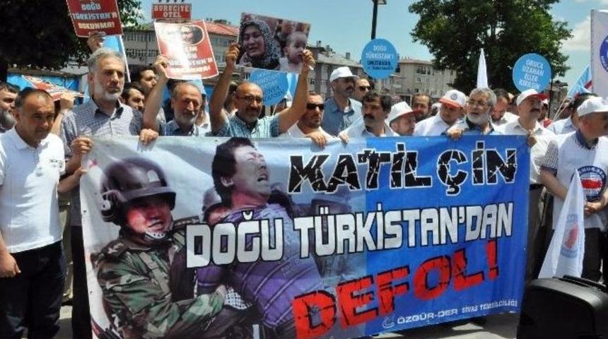 Memur-sen &Uuml;yeleri &Ccedil;in&rsquo;i Protesto Etti