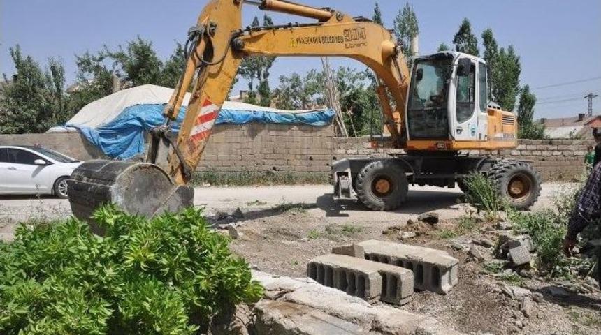Y&uuml;ksekova&rsquo;da Yol &Ccedil;alışmaları S&uuml;r&uuml;yor