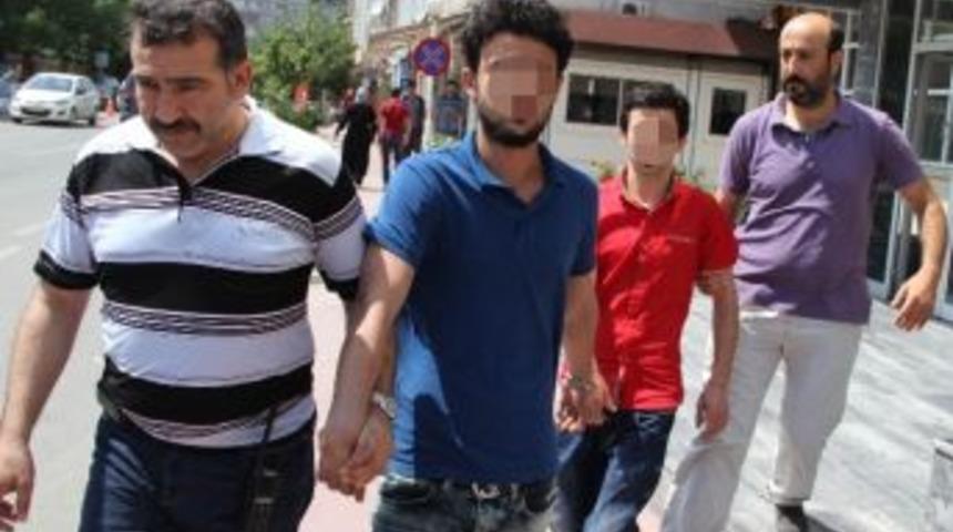 Yabancı Uyruklu Gen&ccedil;ler &Ccedil;ay İ&ccedil;meye Gittikleri Evde Gasp Yaptılar