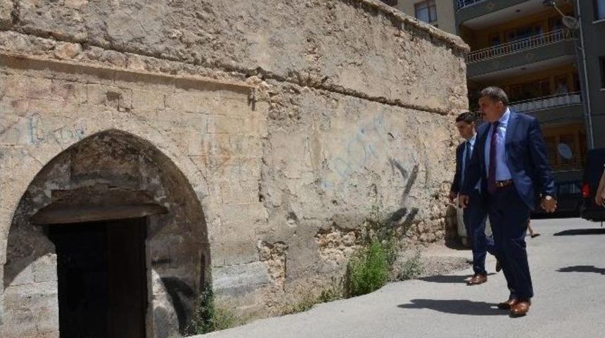 Başkan G&uuml;rkan, Tahtalı Hamam&rsquo;da İncelemede Bulundu