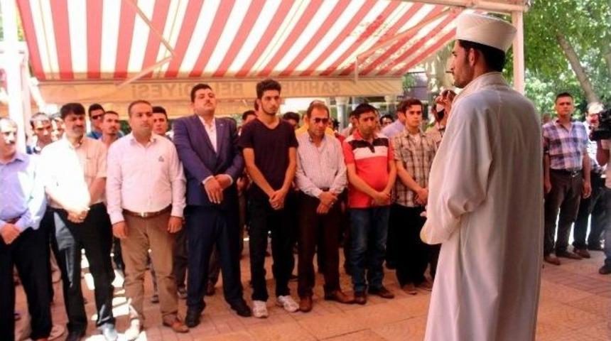 Doğu T&uuml;rkistan M&uuml;sl&uuml;manları İ&ccedil;in Gıyabi Cenaze Namazı Kılındı