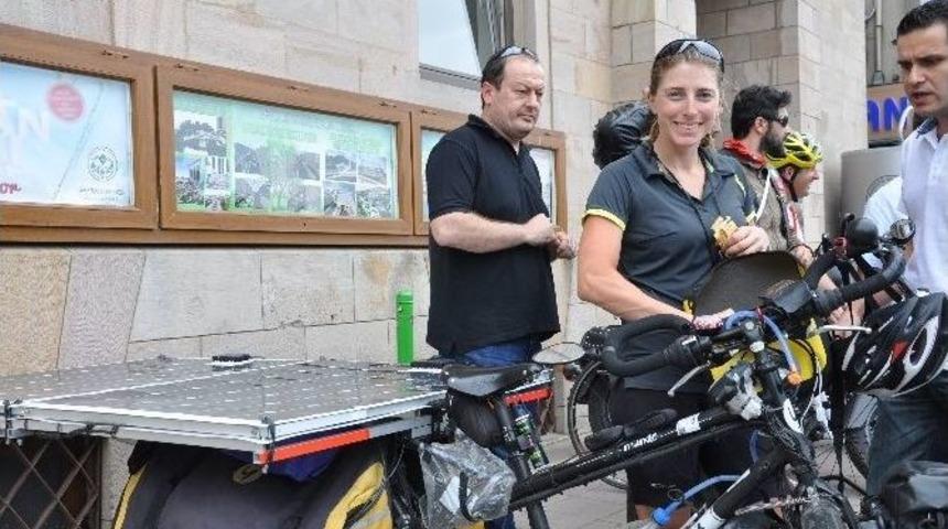 Alternatif Enerjiye Dikkat &Ccedil;ekmek İ&ccedil;in Fransa&rsquo;dan Kazakistan&rsquo;a Pedal &Ccedil;eviriyor