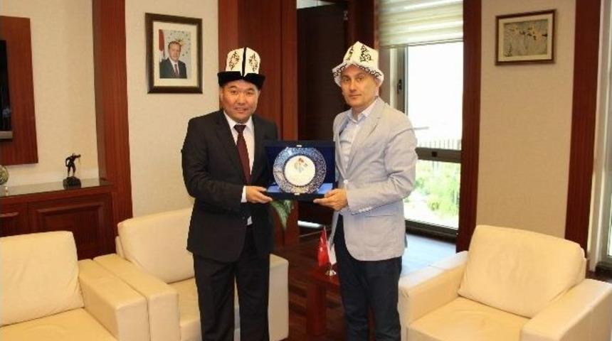 Kırgızistan Uluslararası &Uuml;niversitesinden Hk&uuml;&rsquo;ye Ziyaret