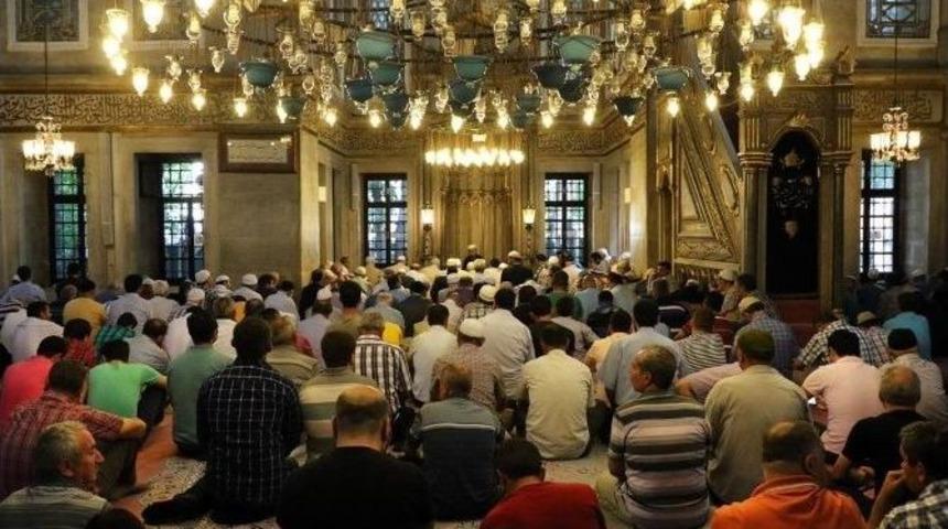 Ey&uuml;p Belediyesi&rsquo;nden Camilerde Engelleri Kaldıran Proje