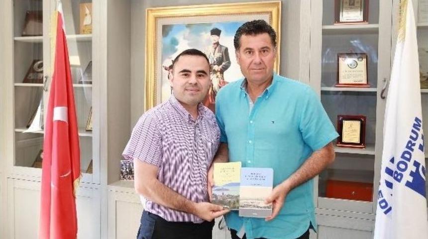 Başkan Kocadon&rsquo;dan İlham Aldı, İki Kitap Yazdı