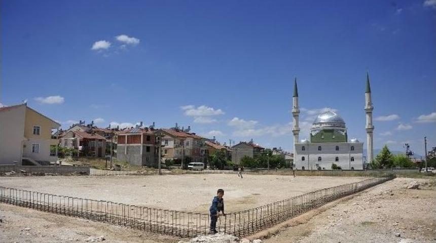 Karaman&rsquo;da 5 Mahalleye Semt Spor Sahası Yapılıyor