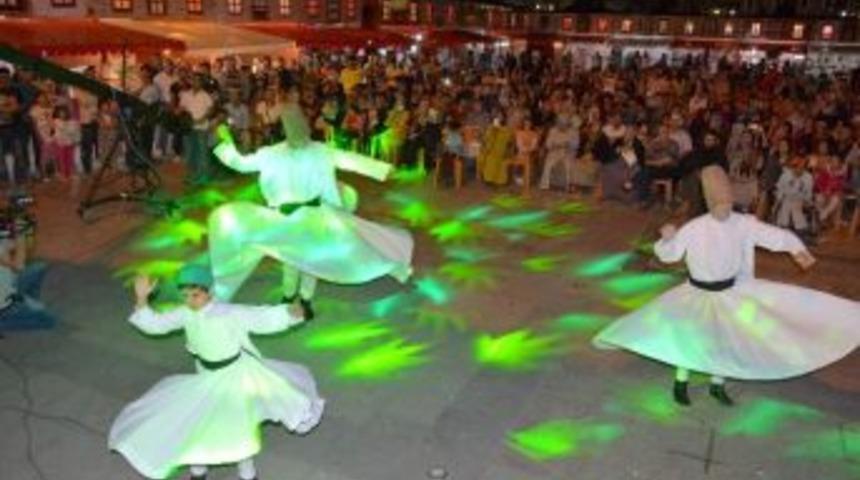 Aksaray&rsquo;da Grup Kardeşler Sahne Aldı