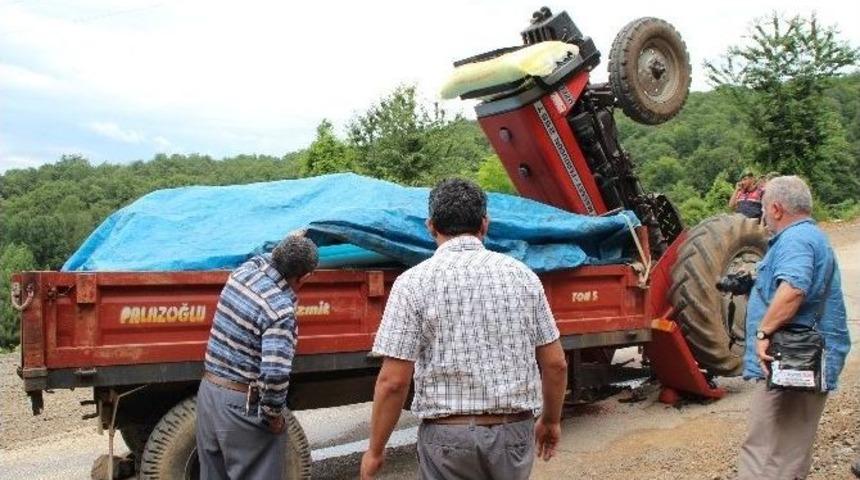 Kum Y&uuml;kl&uuml; Trakt&ouml;r Rampa &Ccedil;ıkarken Ters D&ouml;nd&uuml;: 1 Yaralı