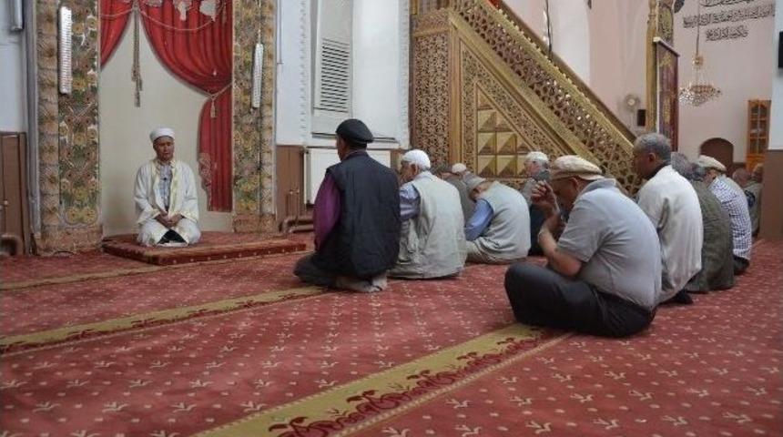 Uşak&rsquo;ta 9. Cumhurbaşkanı S&uuml;leyman Demirel İ&ccedil;in Mevlit Okutuldu