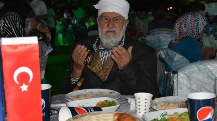 Vali Bektaş, Şehit Yakınları Ve Gazilerle İftar Yemeğinde Buluştu