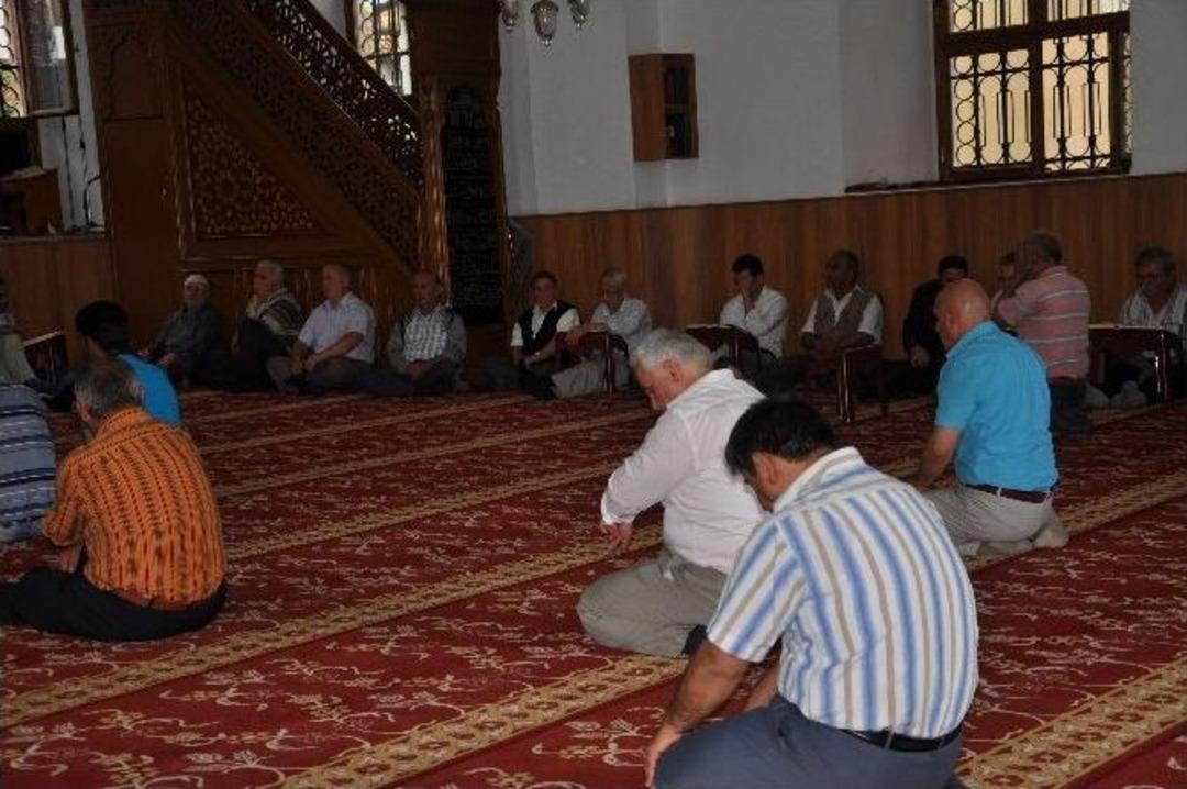 S&uuml;leyman Demirel İ&ccedil;in Giresun&rsquo;da Mevlit Okutuldu