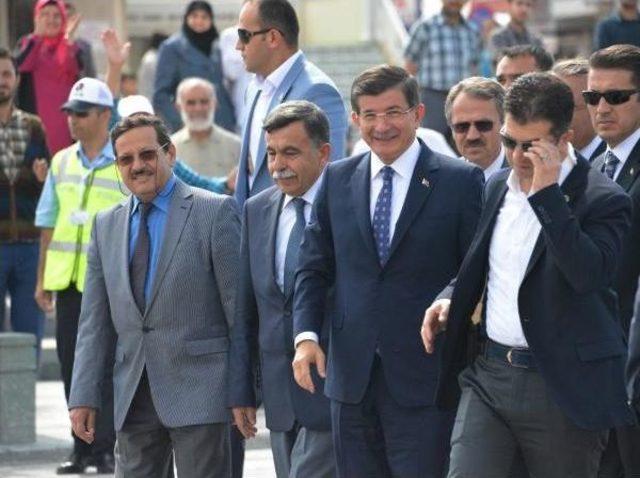 Davutoğlu: Kelebekler, Bize Tezekkürü, Tefekkürü Öğretir