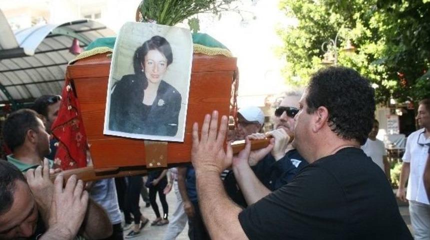 &Ccedil;evre G&ouml;n&uuml;ll&uuml;s&uuml; Filiz Ersan Son Yolculuğuna Uğurlandı