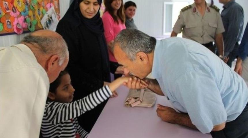 Suriyelilere T&uuml;rk&ccedil;e Dersi