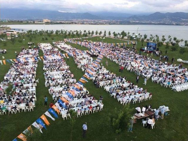 Bakan Işık, Ak Parti Kocaeli İl Başkanlığının İftarına Katıldı