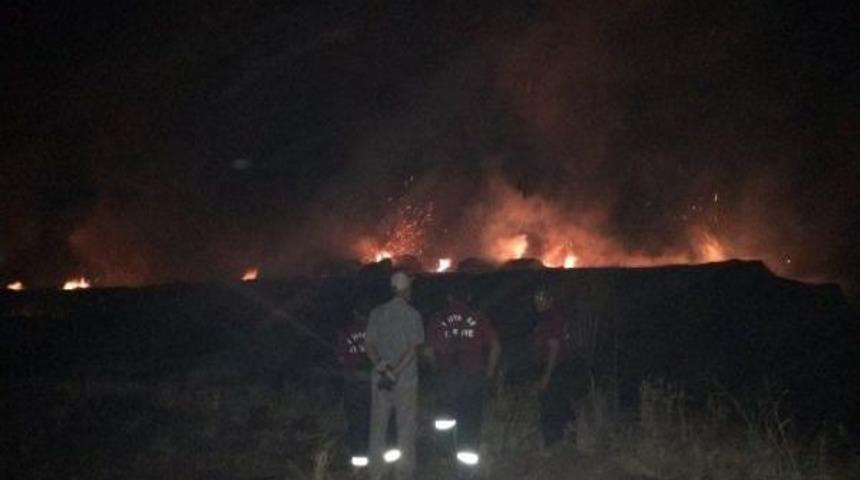 Tarladaki Yangında 6 Ton Saman Yandı