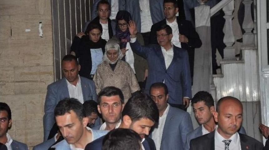 Başbakan Davutoğlu Konya&rsquo;da Halkın Arasına Karıştı