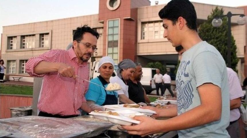 Ad&uuml; Ailesi İftarda Buluştu