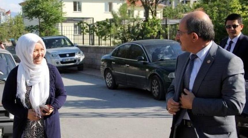 Ak Partili Tekden'den Doğu T&uuml;rkistanlılara Taziye Ziyareti