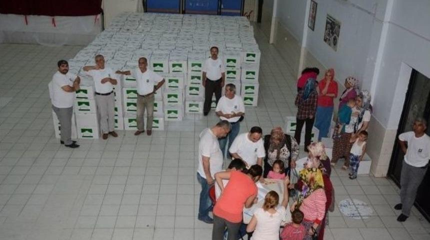 Osmaniye Belediyesi İhtiya&ccedil; Sahibi Vatandaşlara Gıda Yardım Paketi Dağıtıyor