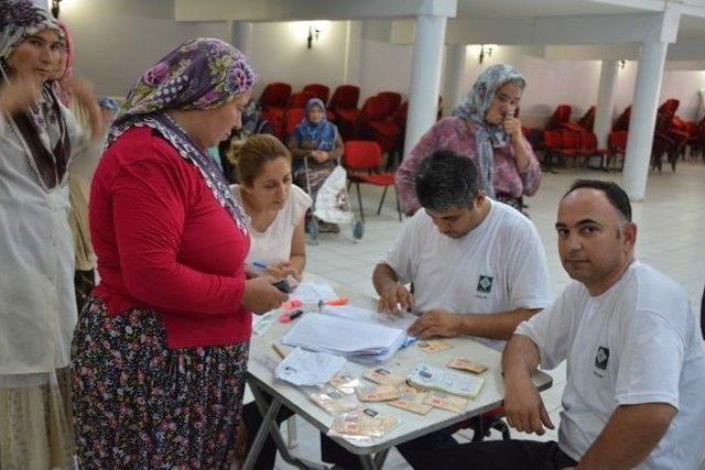 Osmaniye Belediyesi İhtiyaç Sahibi Vatandaşlara Gıda Yardım Paketi Dağıtıyor