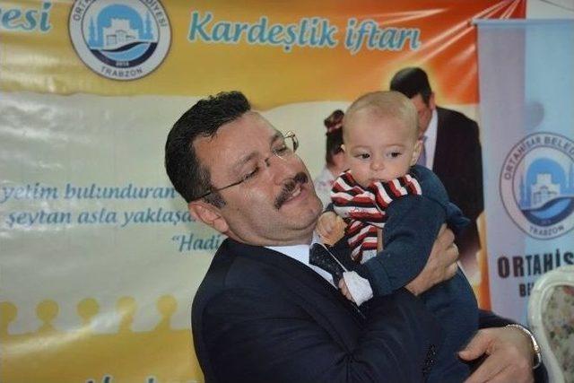 Ortahisar Belediyesi Başkanı Genç, Yetimler Ve Huzurevi Sakinleriyle İftarda Bir Araya Geldi