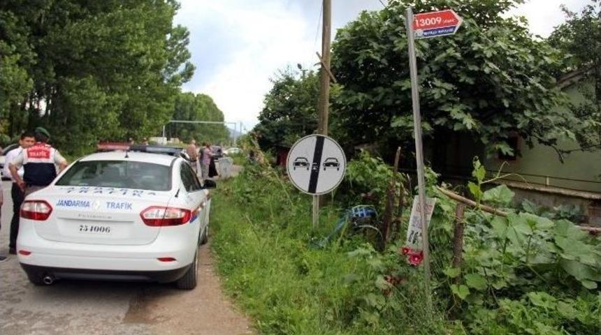 Bisikletli &Ccedil;ocuğa Otomobil &Ccedil;arptı: 1 Yaralı