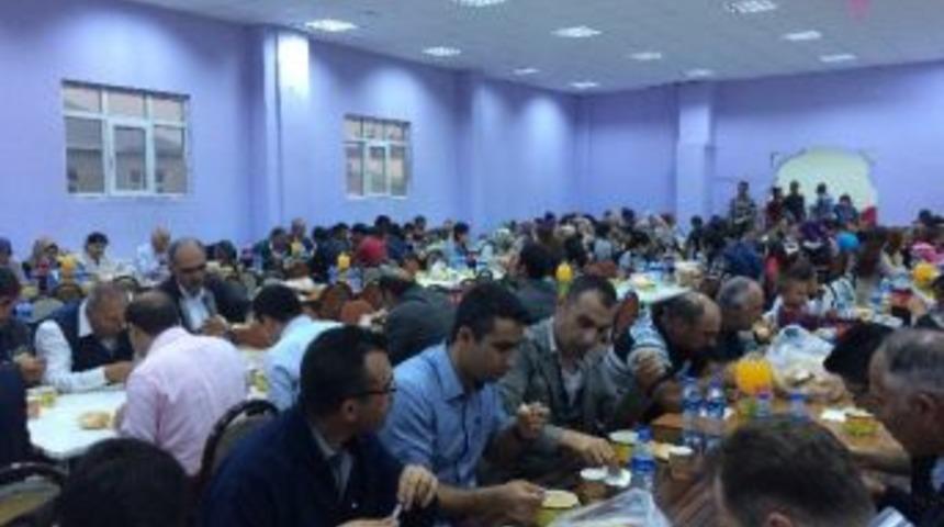 &Ccedil;ıldır Belediyesinden İftar Yemeği