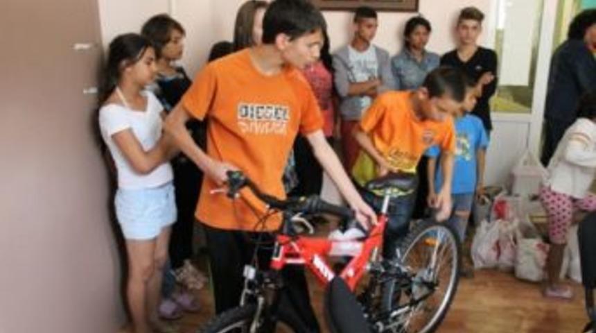 Tika Batı Trakya Ve Kırcaali&rsquo;deki Yetim Ve Zihinsel Engelli Soydaşlara Sahip &Ccedil;ıkıyor