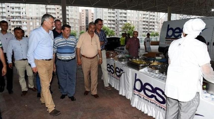 Başkan Karalar, Bir G&uuml;nde 2 Bin 250 Kişiyi İftar Sofrasında Buluşturdu