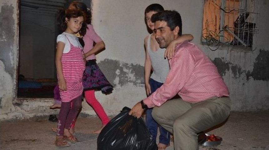 Zenginden Alıp Fakire Veriyor