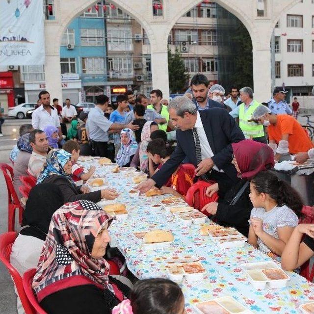 Haliliye Belediyesi’nin İftar Ve Sahur Sofrası Dolu Dolu Geçiyor