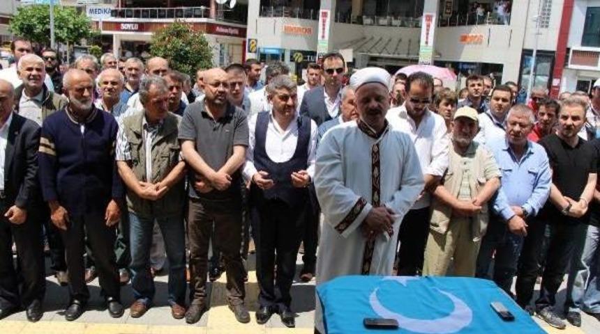 Doğu T&uuml;rkistan'da &Ouml;lenler I&ccedil;in Gıyabi Cenaze Namazı Kılındı