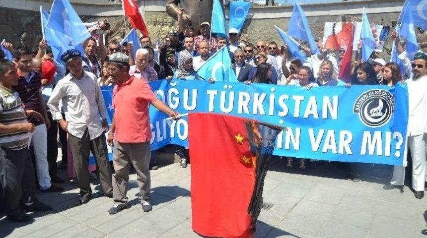 Kayseri&rsquo;de &Ccedil;in Bayrağı Yakıldı