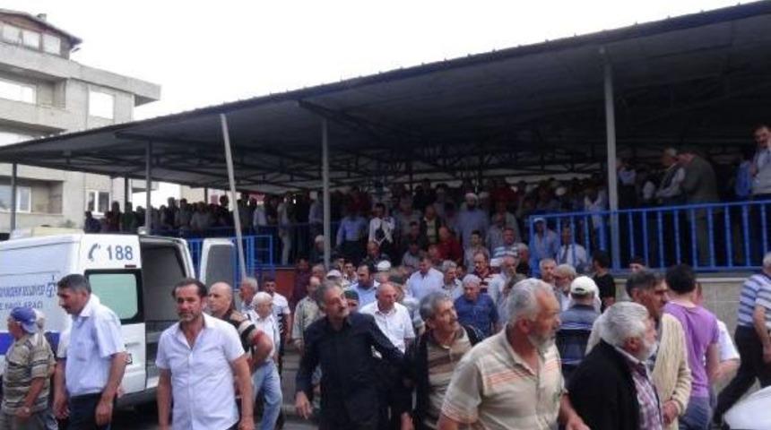 Avm Penceresinden D&uuml;şen Zeynep  Toprağa Verildi