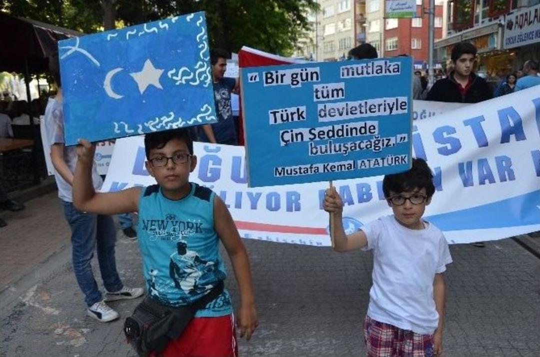 &Uuml;lk&uuml; Ocakları Doğu T&uuml;rkistan İ&ccedil;in Y&uuml;r&uuml;d&uuml;